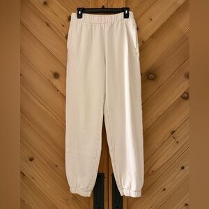 Hollister Women’s White Jogger Sweatpants. Size M
